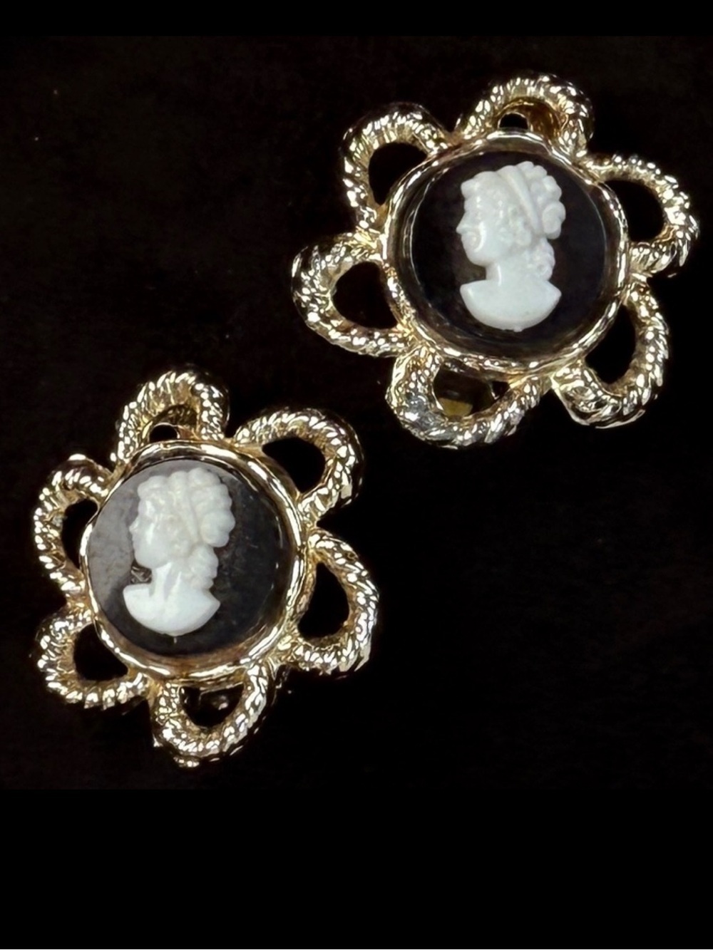 Pretty Silvertone and black cameo clip on earrings